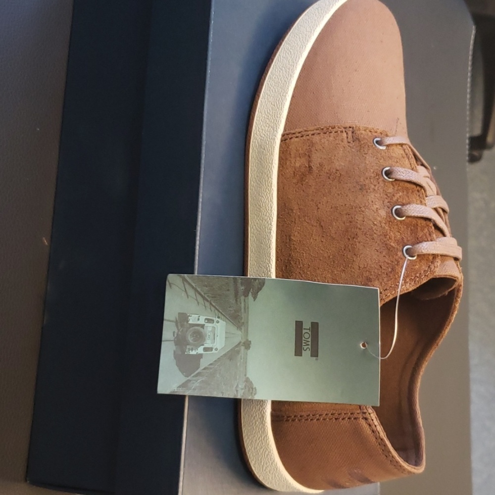 Tom's mens shoes 9.5